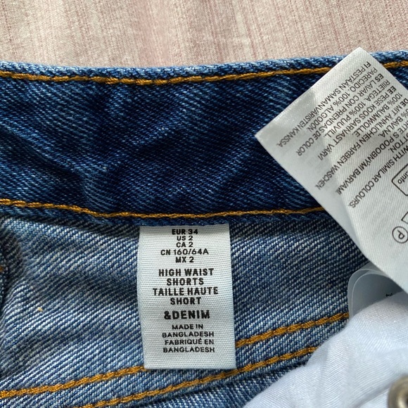 H&M High Waisted Denim Shorts - Picture 3 of 3
